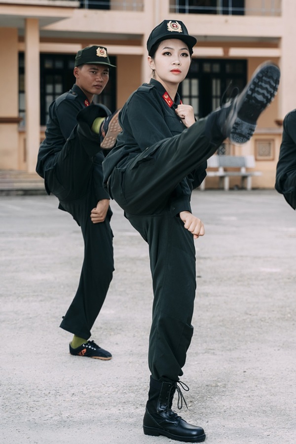 4 hot girl quân nhân, cảnh sát xinh đẹp nổi trên mạng-6