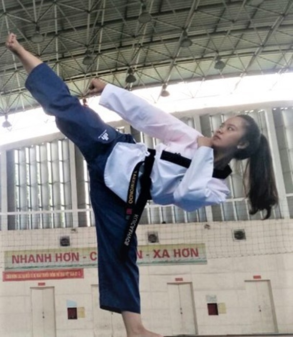 4 hot girl quân nhân, cảnh sát xinh đẹp nổi trên mạng-15