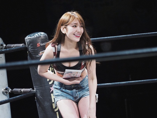 Gặp gỡ nữ đô vật quyến rũ bậc nhất thế giới: Tham gia hơn 100 trận đấu sau 2 năm, vừa đấu võ vừa làm người mẫu nội y-1