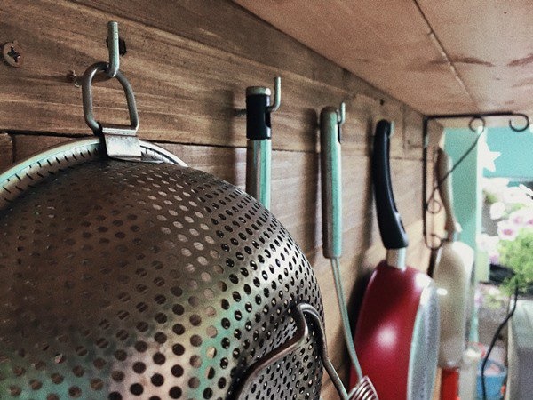 Thương mẹ già lớn tuổi, con gái hô biến hành lang thành căn bếp đẹp như mơ chỉ 3 triệu-3