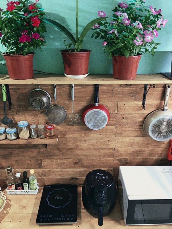 Thương mẹ già lớn tuổi, con gái hô biến hành lang thành căn bếp đẹp như mơ chỉ 3 triệu-5