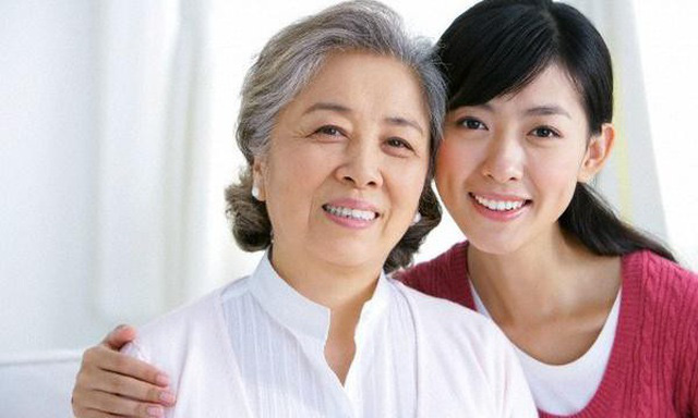 Bất ngờ nhận được món quà của mẹ chồng vào ngày 8/3, đọc nội dung ghi trong tấm thiệp tôi nghẹn ngào khóc không thành tiếng-1