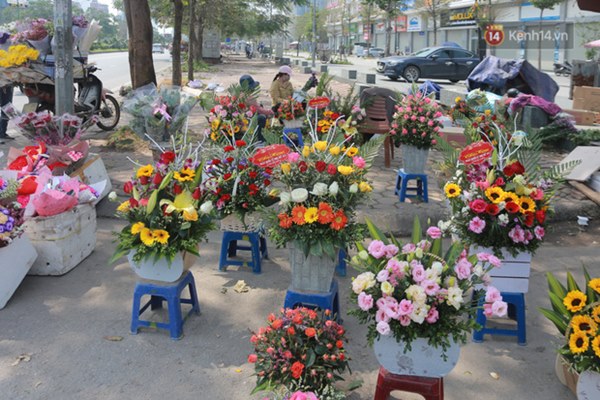 Ảnh: Người dân ngại đi mua sắm vì Covid-19, chủ cửa hàng hoa tươi méo mặt” trong ngày 8/3-2