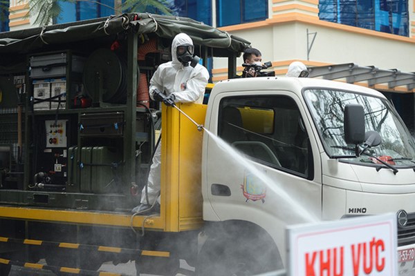 [Ảnh] Ấm lòng giữa tâm dịch Covid-19: Người Hà Nội thuê ô tô chở gạo phát miễn phí cho dân Trúc Bạch đang bị cách ly-10