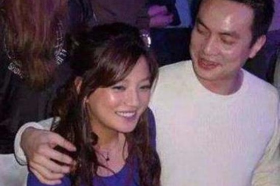 Trước Huỳnh Hữu Long, Triệu Vy từng có mối tình sâu đậm với thiếu gia này nhưng bị bạn thân 