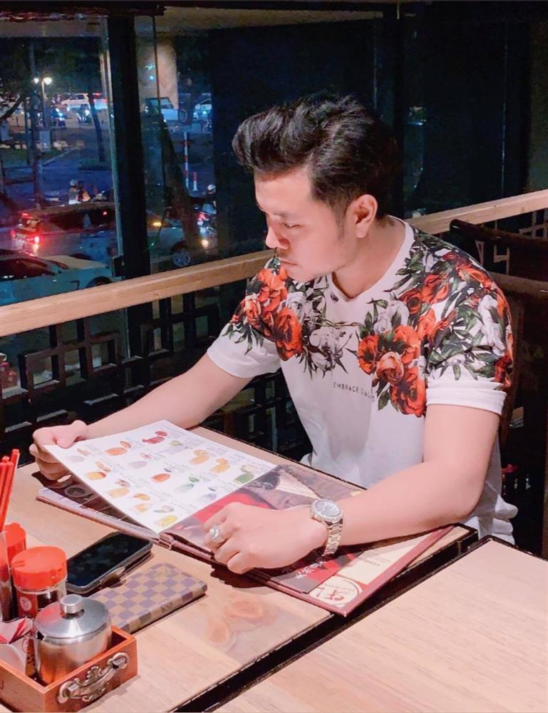 Tình cũ Yvonne hơn 32 tuổi phản ứng khi Vũ Hoàng Việt có bạn gái mới-8