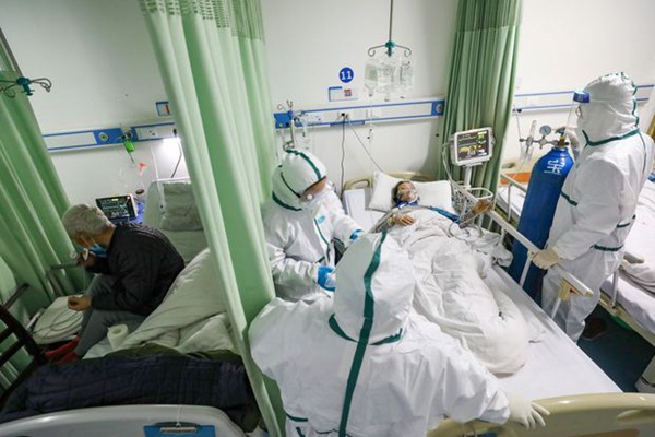 Nữ bác sĩ kiên cường khi đồng nghiệp và bố mẹ nhiễm virus corona: Nếu chúng tôi cũng ngã xuống, ai sẽ chữa trị cho mọi người?-2