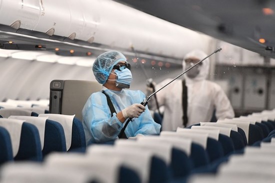 5 việc cần làm để phòng lây nhiễm virus corona trên máy bay