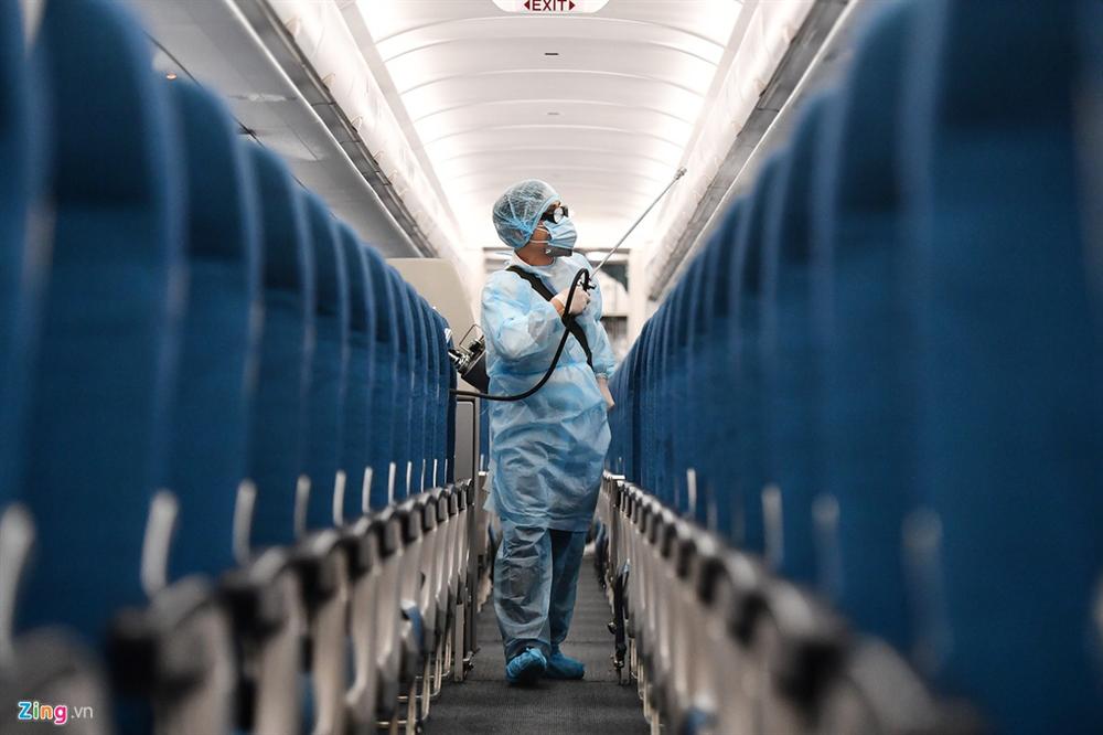 48 giờ tìm kiếm và cách ly 201 người trên chuyến bay VN0054-2