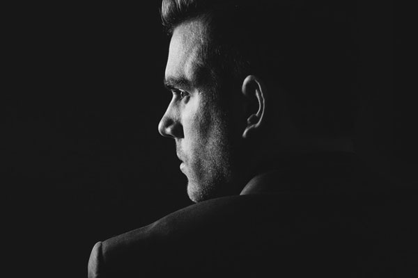 Này gã đàn ông huênh hoang chiến tích tình một đêm bất hảo, trong list giải khuây của quý bà cô đơn này cũng có tên anh!-4