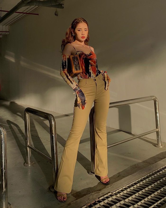 Thánh mix đồ cao tay gọi tên Chi Pu: Từ 1 item mà có 2 màn lên đồ xuất sắc-3