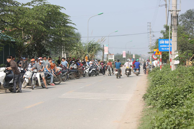 Hà Nội: Cháy xưởng nhựa hàng trăm mét vuông, khói đen bốc cao hàng chục mét-7