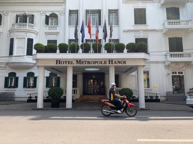 Khách sạn Metropole tạm dừng hoạt động do có hai du khách từng lưu trú tại đây dương tính với Covid-19-1