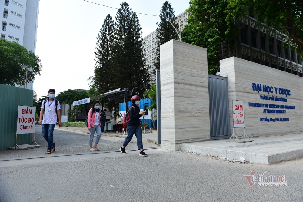 Ngày đầu tiên tại trường đại học duy nhất ở TP.HCM cho sinh viên đi học trở lại-1