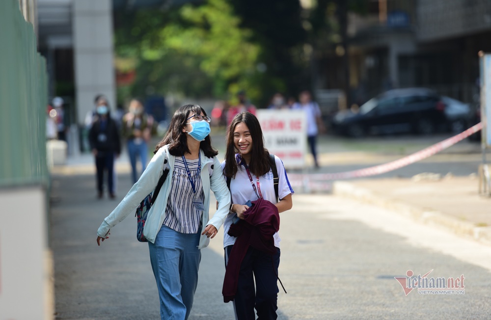 Ngày đầu tiên tại trường đại học duy nhất ở TP.HCM cho sinh viên đi học trở lại-4