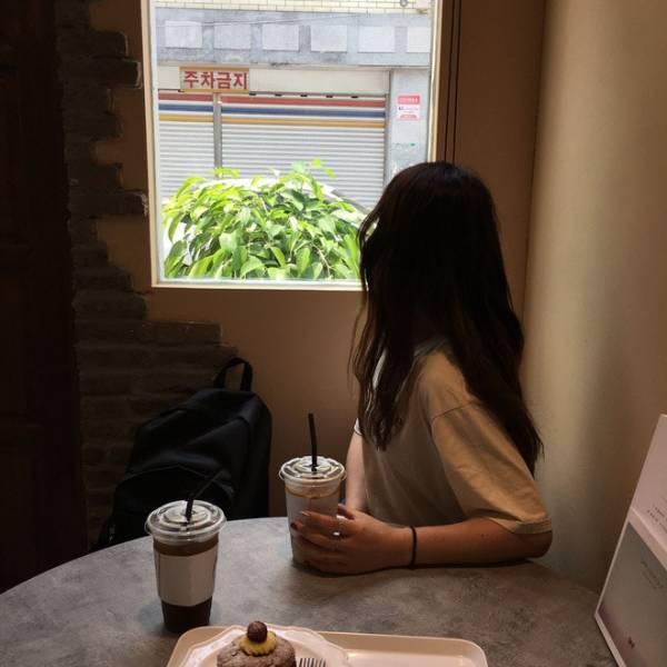 Mong ngóng bạn trai chuẩn bị quà 8/3 nhưng thay vì hoa hồng, chocolate lãng mạn, cô gái lại nhận được trọn bộ đồ cúng thần tài, thổ địa vì lý do không biết khóc hay cười-2