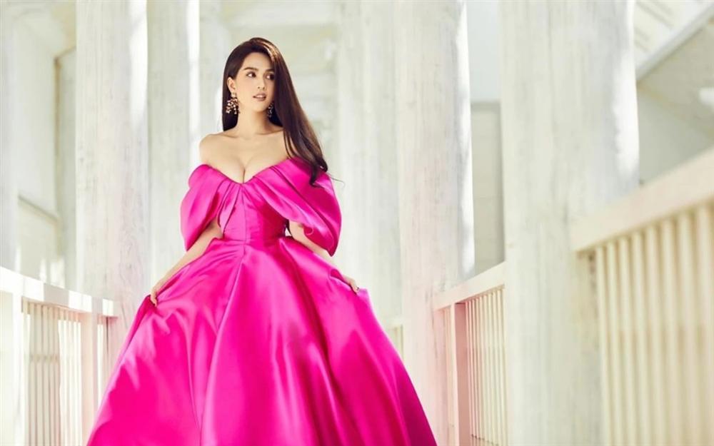 Cùng một chiếc váy mà Ngọc Trinh xinh như công chúa, Trương Quỳnh Anh lại có chút sến không hề nhẹ-2
