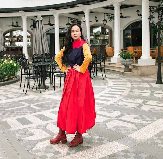 Bất chấp tuổi tác, Phượng Chanel vẫn mê diện mốt quần rách tả tơi-2