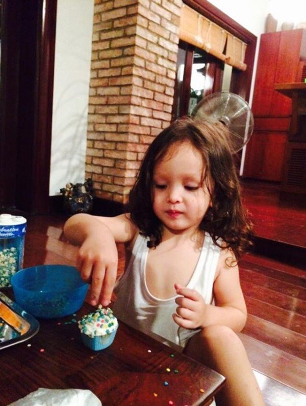 Con gái thiên thần của Diva Hồng Nhung làm bánh tặng mẹ, thành quả đẹp lạ gây ngạc nhiên-8