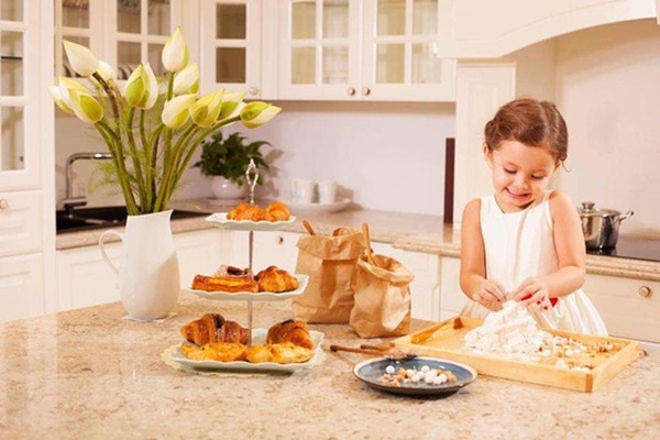 Con gái thiên thần của Diva Hồng Nhung làm bánh tặng mẹ, thành quả đẹp lạ gây ngạc nhiên-16