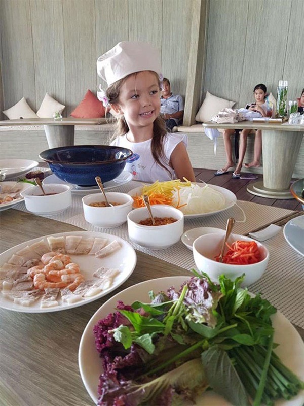 Con gái thiên thần của Diva Hồng Nhung làm bánh tặng mẹ, thành quả đẹp lạ gây ngạc nhiên-17