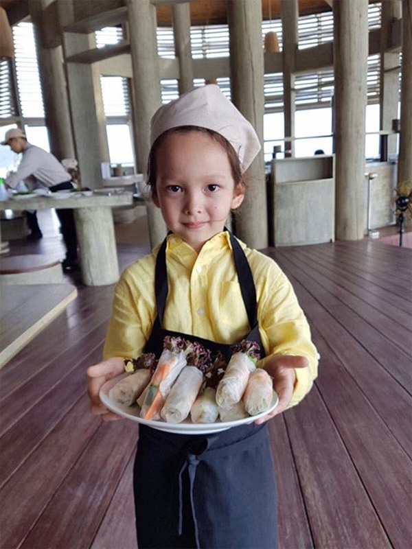 Con gái thiên thần của Diva Hồng Nhung làm bánh tặng mẹ, thành quả đẹp lạ gây ngạc nhiên-18