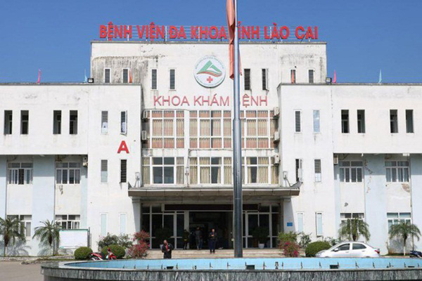 Cách ly cô gái có tiếp xúc với 2 du khách Anh nhiễm Covid-19 đang điều trị tại Đà Nẵng-2