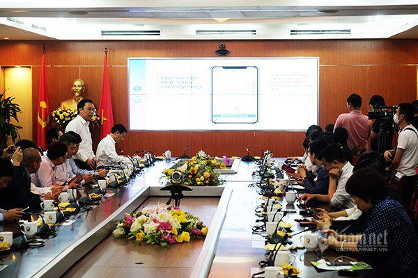 Phó Thủ tướng kêu gọi toàn dân khai báo y tế trên ứng dụng NCOVI-1