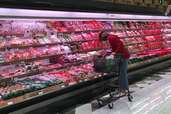 Bà chủ cửa hàng gạo khuyên khách không mua gạo tích trữ-6