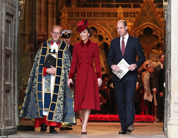 Gia đình Công nương Kate và vợ chồng Meghan Markle chào hỏi xã giao, gần như phớt lờ nhau trong sự kiện mới nhất khiến công chúng thất vọng-3