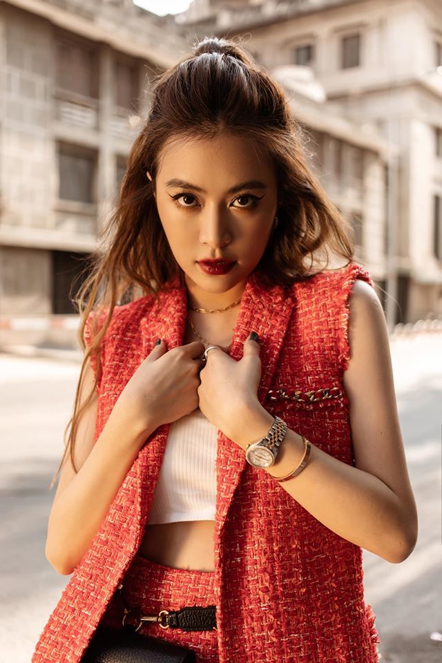 Hoàng Thuỳ Linh chuộng áo ngắn bằng gang tay quá sexy-6