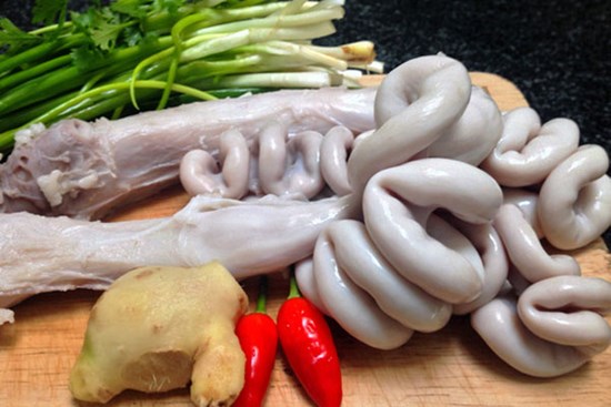 Mẹo luộc lòng lợn, dạ dày trắng, ngon, giòn, ăn hết vẫn thòm thèm