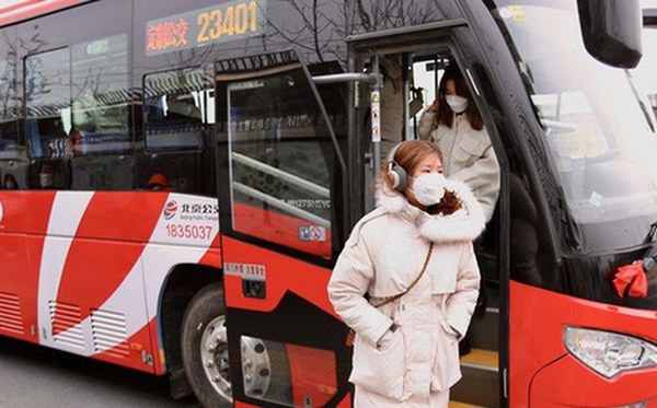 Covid-19: Virus có thể lan xa 4,5 m, tồn tại trong không khí ít nhất 30 phút-1