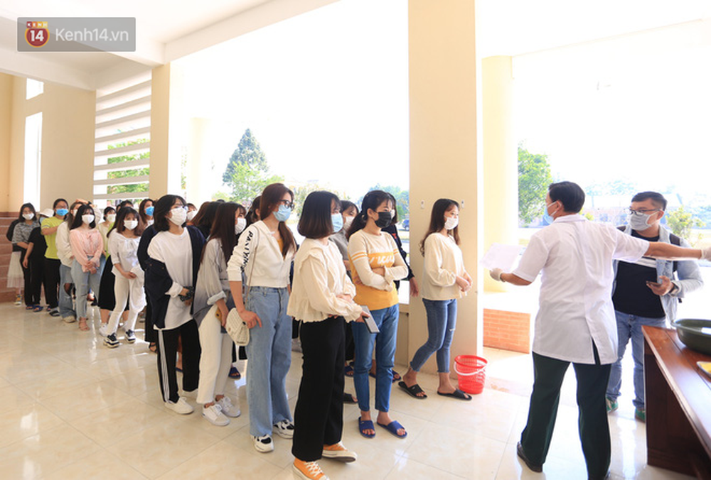 Ảnh: Niềm vui được trở về nhà của 57 công dân sau 14 ngày cách ly ở doanh trại quân đội Đà Nẵng-1