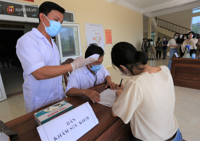 Ảnh: Niềm vui được trở về nhà của 57 công dân sau 14 ngày cách ly ở doanh trại quân đội Đà Nẵng-6