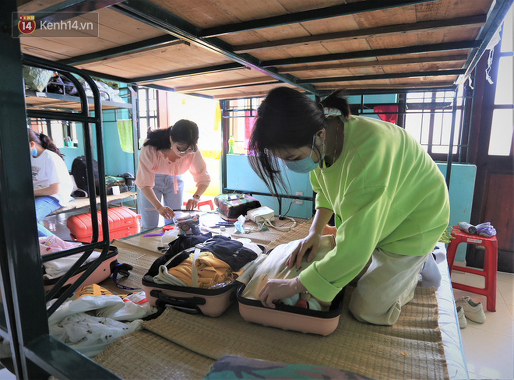 Ảnh: Niềm vui được trở về nhà của 57 công dân sau 14 ngày cách ly ở doanh trại quân đội Đà Nẵng-10