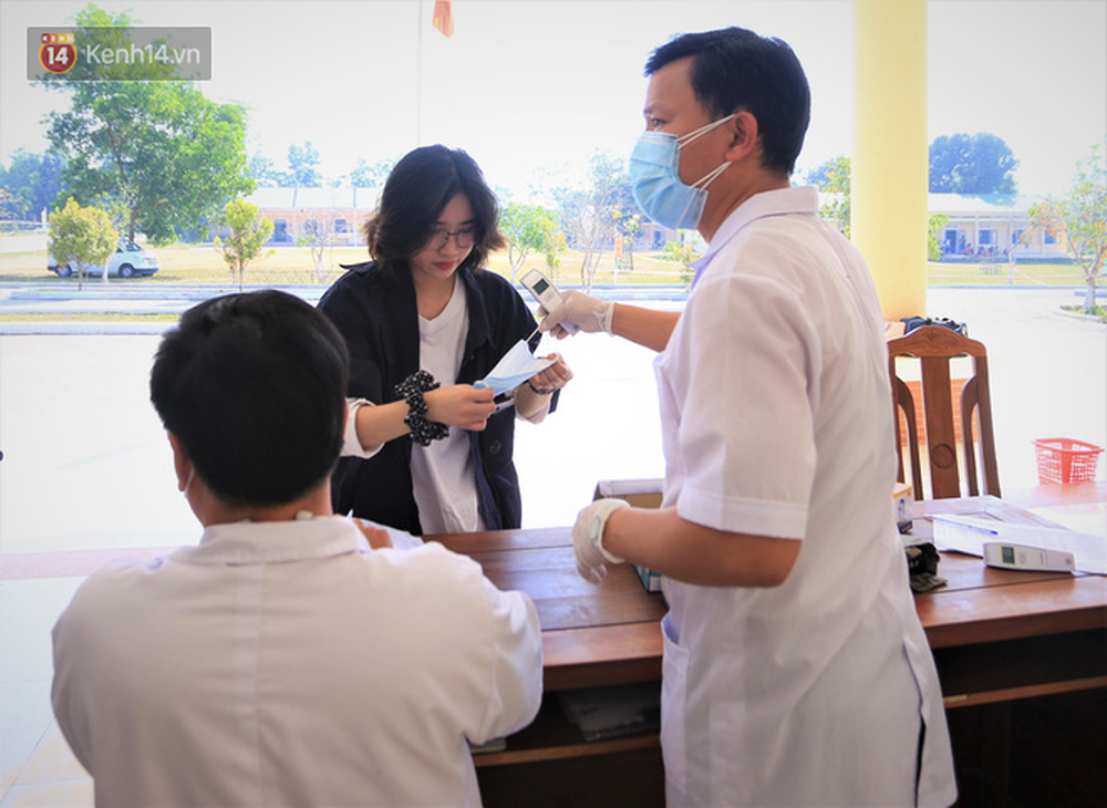 Ảnh: Niềm vui được trở về nhà của 57 công dân sau 14 ngày cách ly ở doanh trại quân đội Đà Nẵng-9