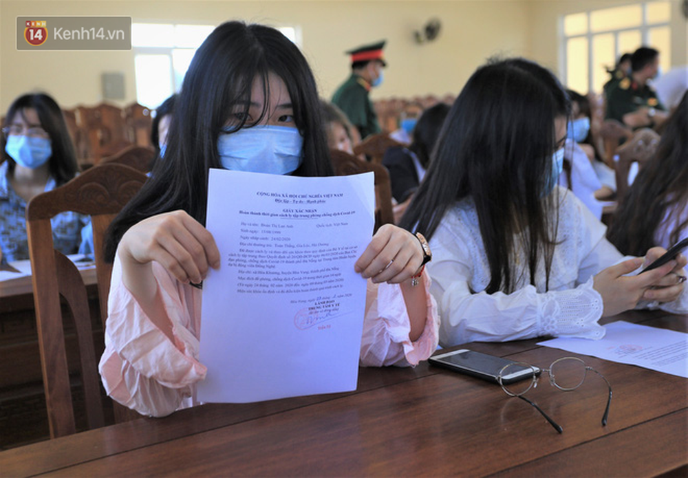 Ảnh: Niềm vui được trở về nhà của 57 công dân sau 14 ngày cách ly ở doanh trại quân đội Đà Nẵng-18