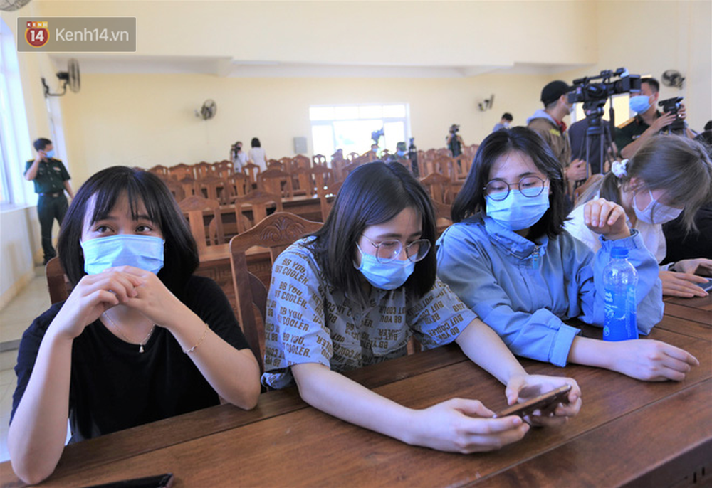 Ảnh: Niềm vui được trở về nhà của 57 công dân sau 14 ngày cách ly ở doanh trại quân đội Đà Nẵng-19