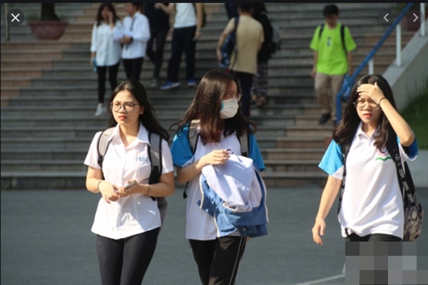 Đi học trong mùa dịch, sinh viên ĐH Y dược TP HCM được yêu cầu chụp lại vị trí chỗ ngồi trong mỗi giờ học-2