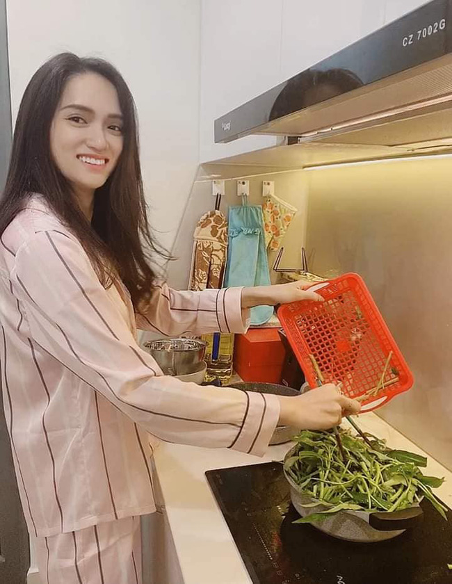 Hương Giang khoe ảnh vào bếp lại bị nhận xét vẫn giống đàn ông-1