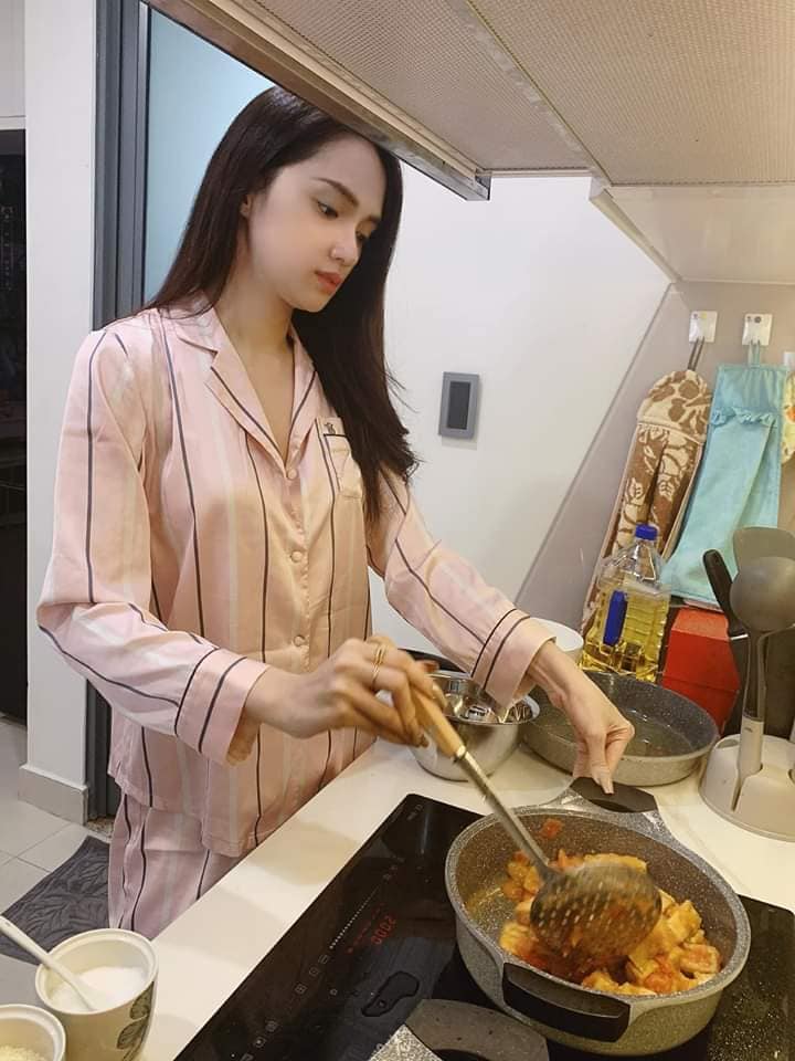 Hương Giang khoe ảnh vào bếp lại bị nhận xét vẫn giống đàn ông-5