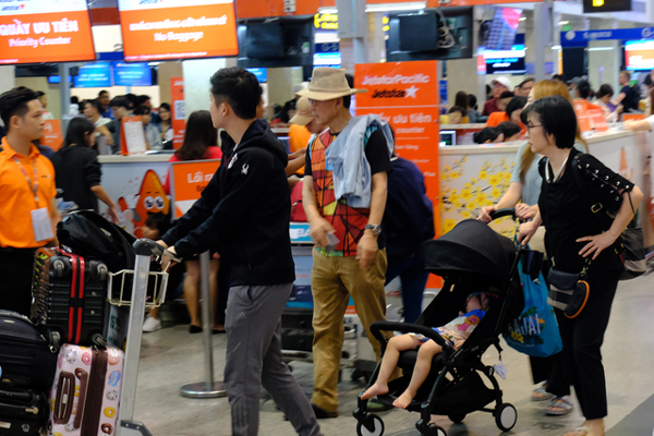 Chiều nay, quận Đống Đa đưa người nghi nhiễm F1 Nam Đồng đi cách ly-1