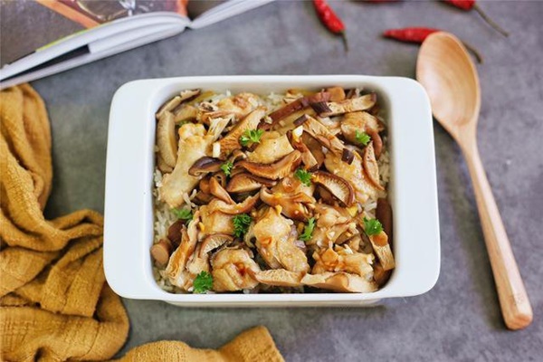 Lười rửa chén thì bữa tối nấu cơm gà hấp nấm đảm bảo nhàn tênh!-6