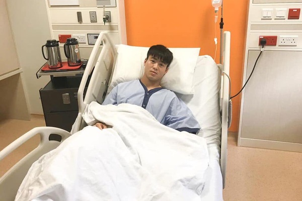 Duy Mạnh được phẫu thuật thành công, xuống sắc sau 2 giờ trên bàn mổ-1