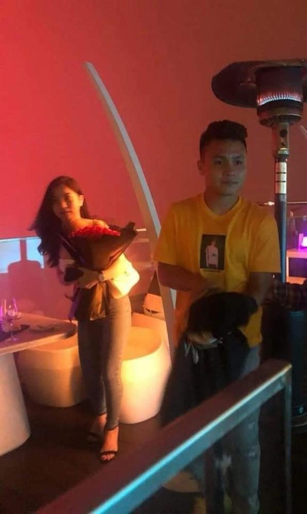 Quang Hải bỏ theo dõi loạt người yêu tin đồn - kể cả cô chủ tiệm nail, toàn tâm toàn ý yêu lại Nhật Lê từ đầu?-1