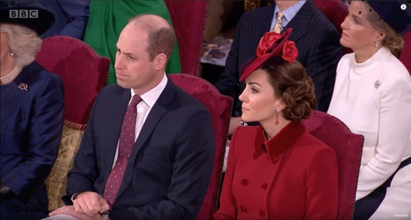 Bị chỉ trích là lạnh nhạt với em trai nhưng khoảnh khắc Hoàng tử William mím chặt môi, kiềm chế cảm xúc trước Harry khiến nhiều người phải xót xa-2
