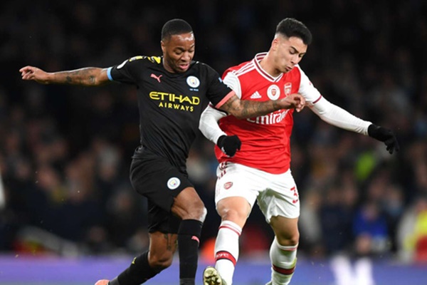 Trận cầu hot ở Ngoại hạng Anh phải hoãn lại vì cầu thủ Arsenal bị nghi nhiễm Covid-19 sau khi tiếp xúc vị chủ tịch dương tính với virus-1