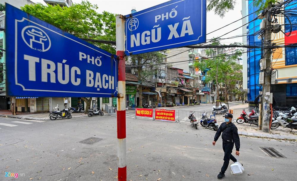 Đường phố Hà Nội vắng như Tết vì dịch Covid-19-4