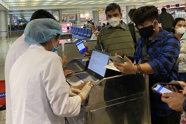 Khai báo y tế tự nguyện: Ai cần khai báo?-1